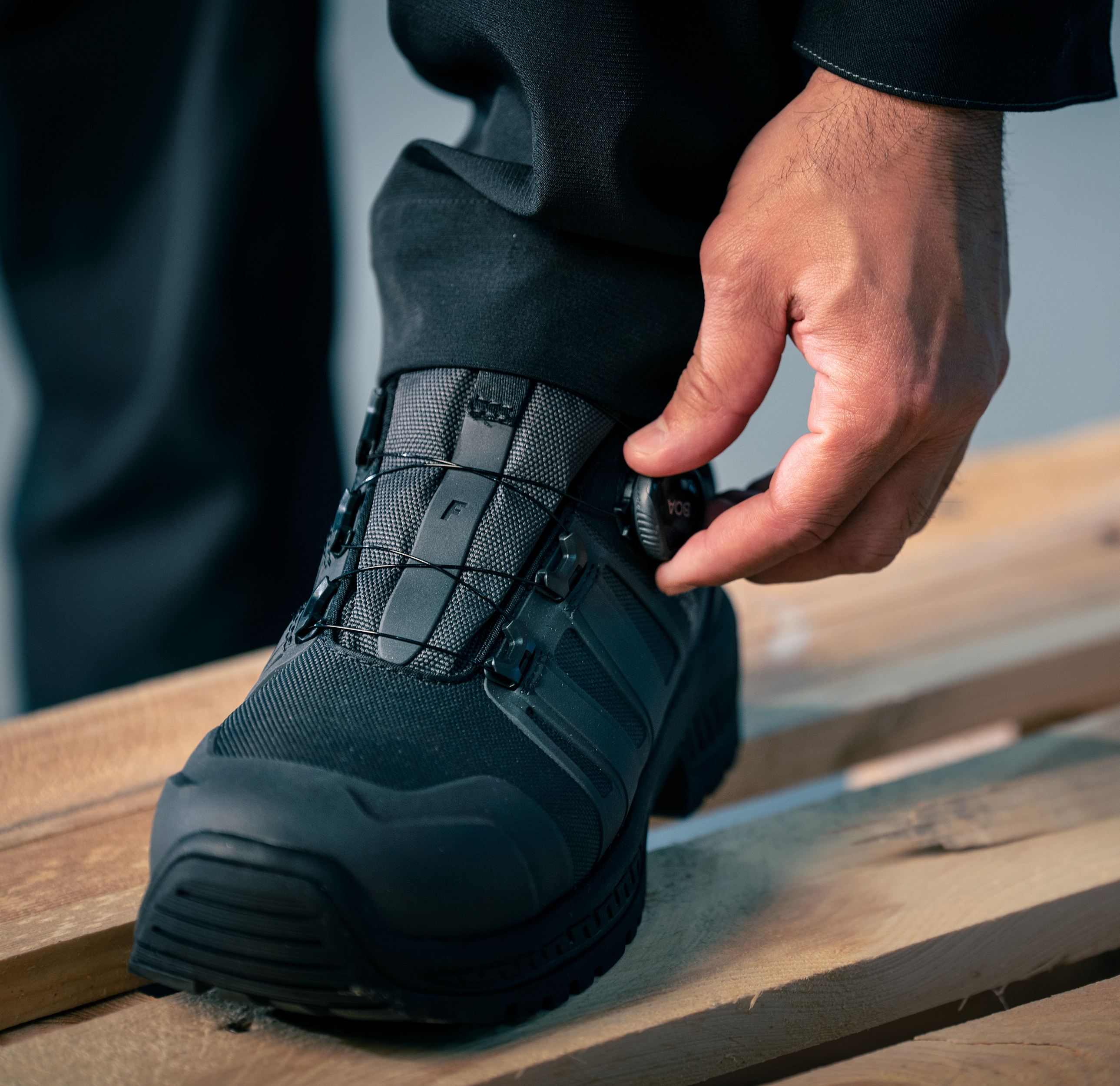 FRISTADS ComfortStep Alacsony Szárú Védőlábbeli, S3S – CORDURA® – BOA® Fit Fűzőrendszer- Antracit Szürke/Neonsárga Szín – 36-48 Méret - Image 8
